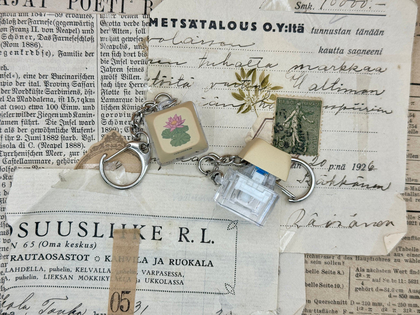 Lotus Keycap Keychain Overview